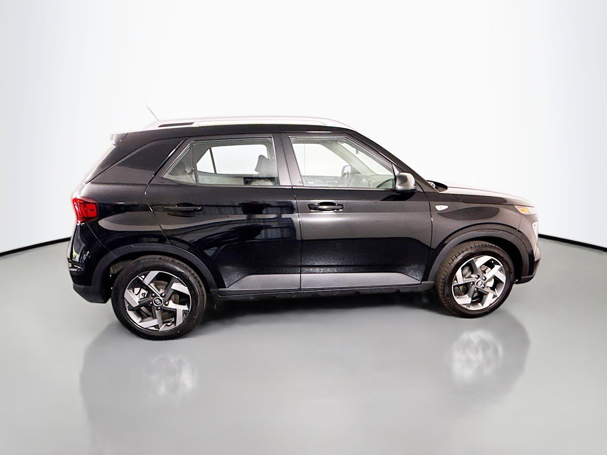 Used 2024 Hyundai Venue SEL FWD image 11