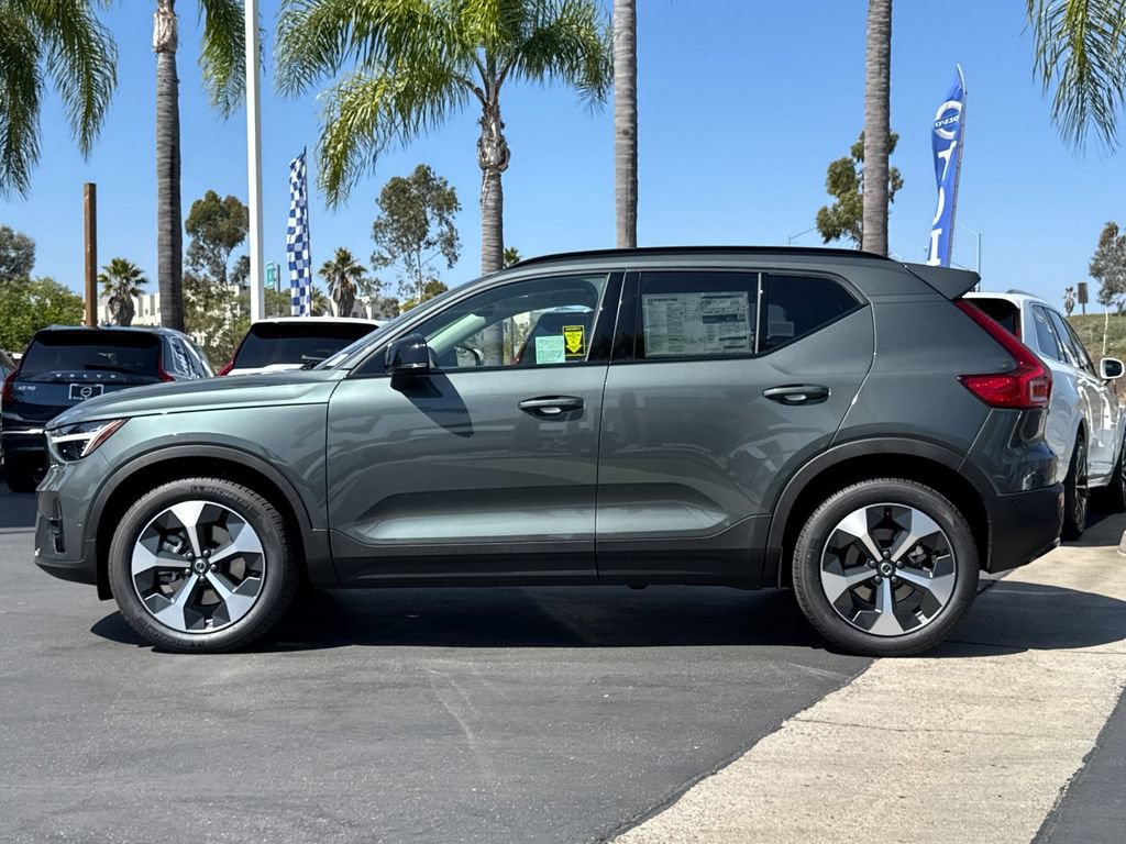New 2026 Volvo XC40 B5 Plus w/ Climate Package AWD/4WD image 2