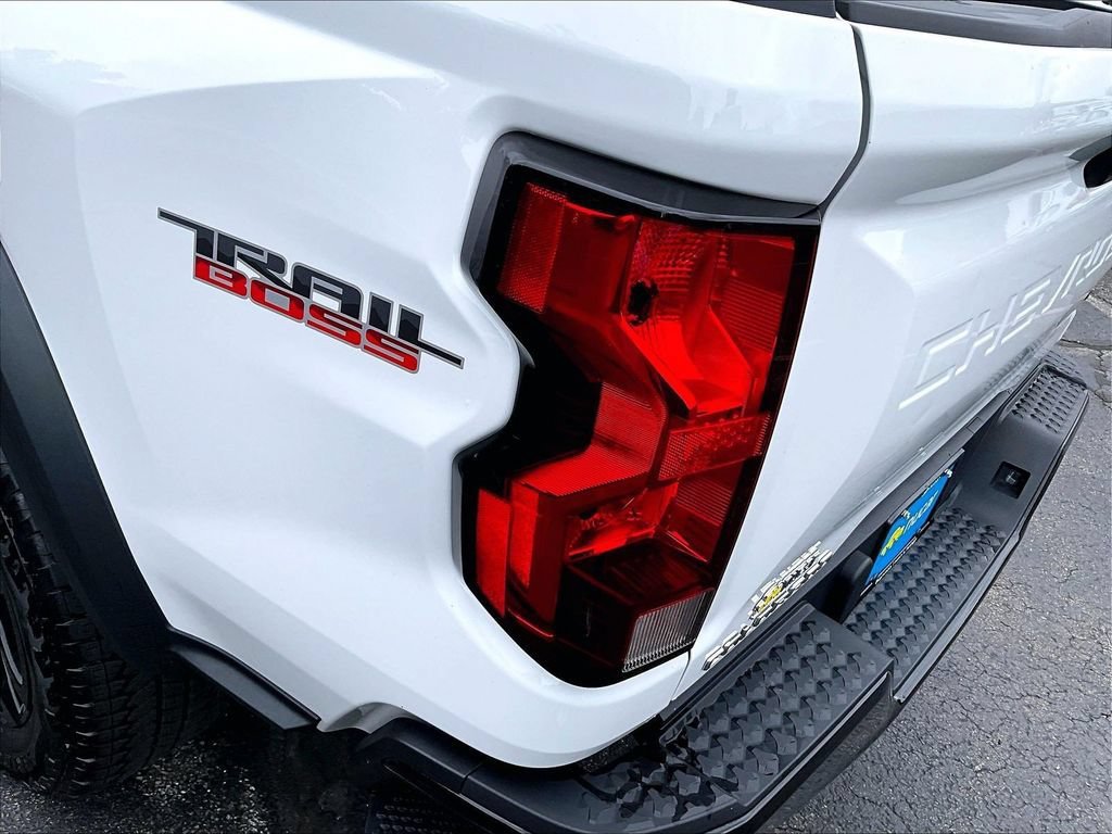 Used 2024 Chevrolet Colorado Trail Boss AWD/4WD image 32