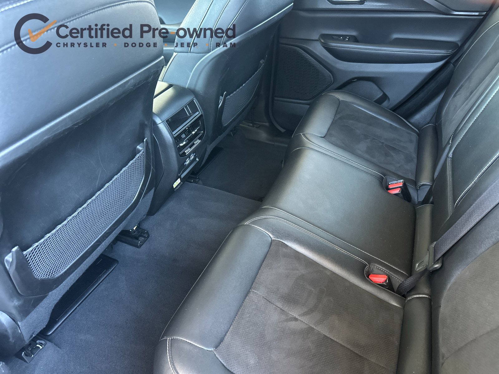 Used 2024 Jeep Grand Cherokee Altitude AWD/4WD image 13