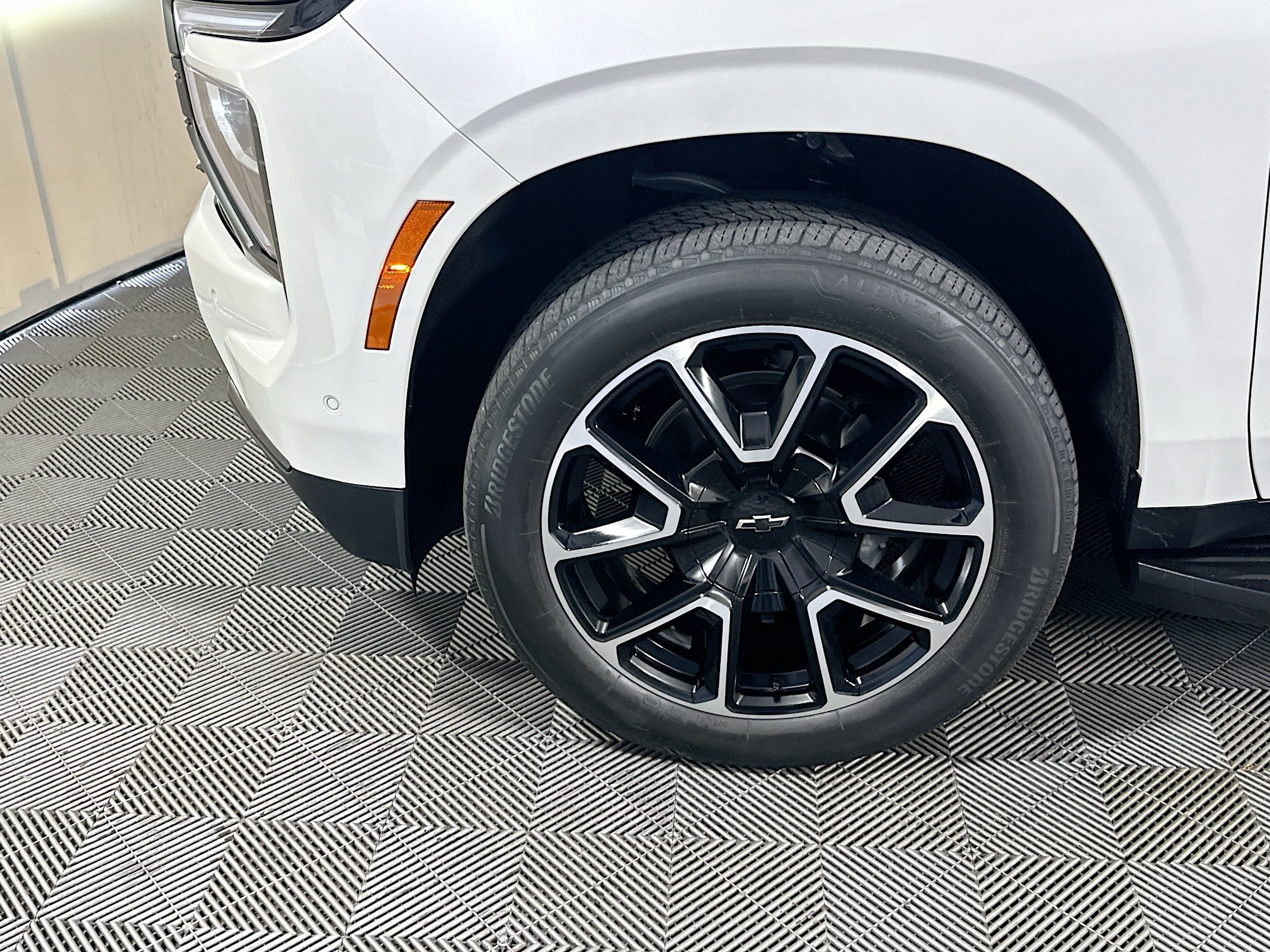 Used 2025 Chevrolet Suburban RST w/ Comfort Package RWD image 11