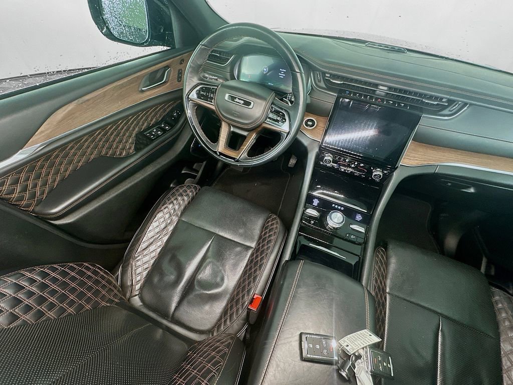 Used 2022 Jeep Grand Cherokee Summit AWD/4WD image 9