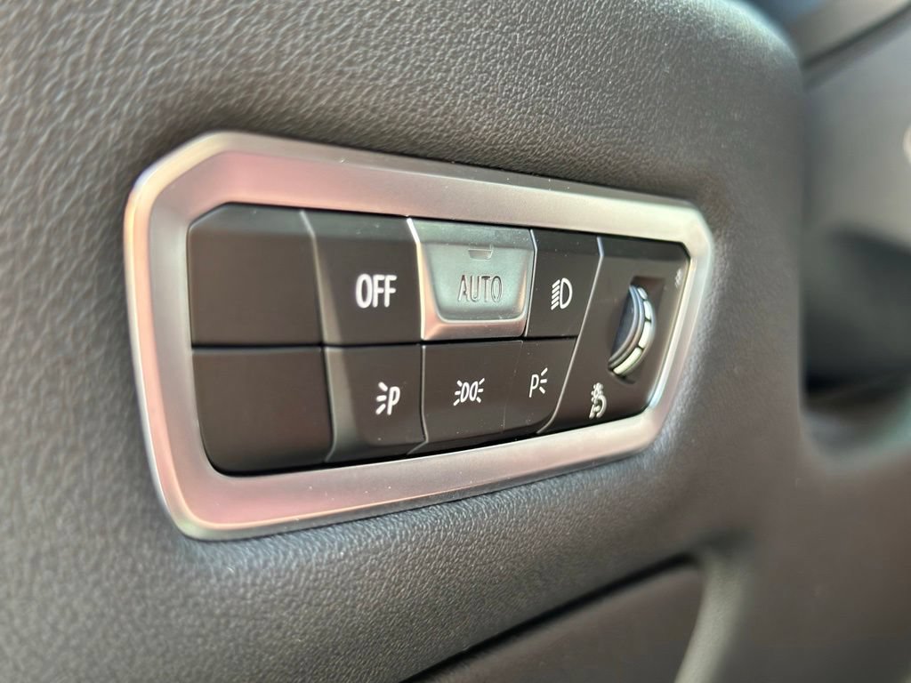 Used 2022 BMW X6 xDrive40i w/ M Sport Package AWD/4WD image 32