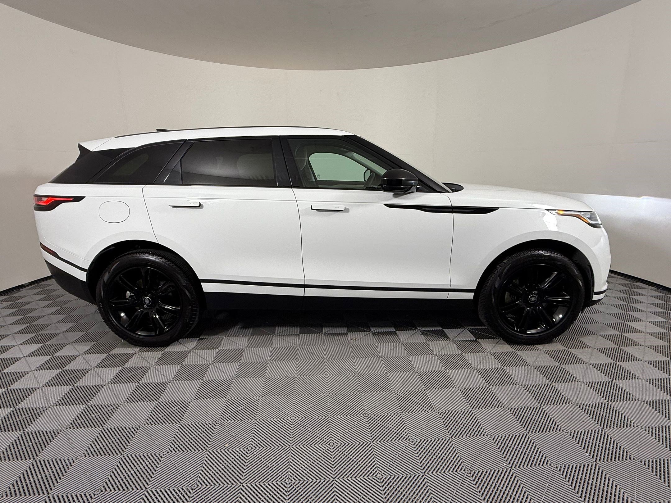 Used 2023 Land Rover Range Rover Velar S AWD/4WD image 9