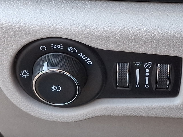 Used 2023 Chrysler Pacifica Touring-L FWD image 23
