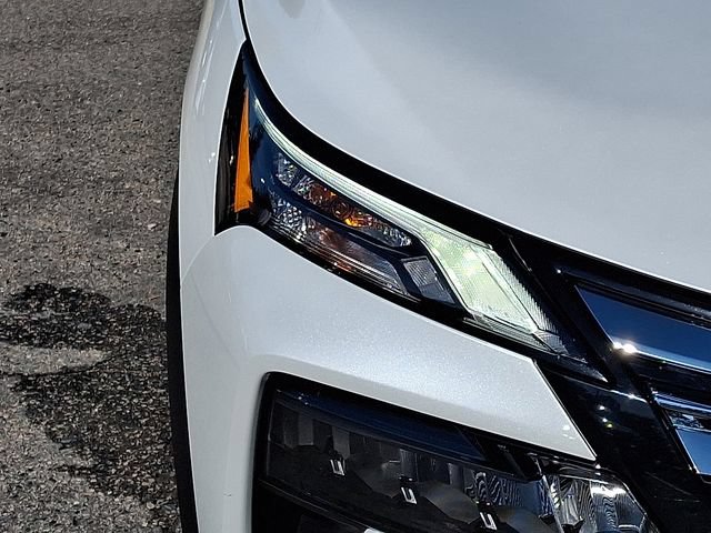 Certified 2026 Nissan Rogue SV FWD image 9