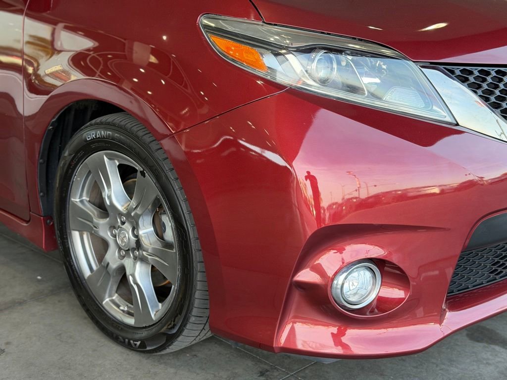 Used 2017 Toyota Sienna SE FWD image 8
