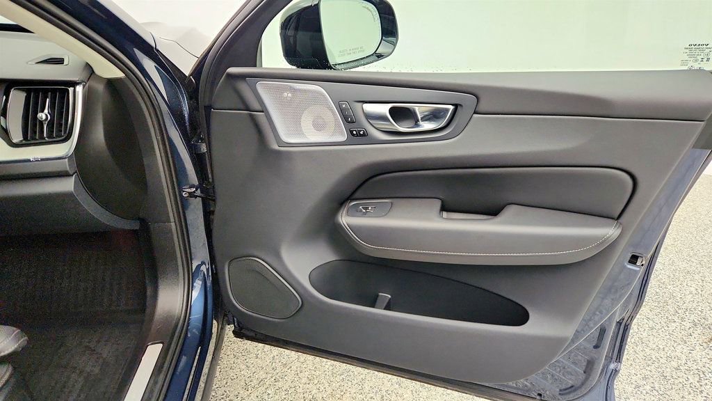 Used 2025 Volvo XC60 B5 Ultra w/ Protection Package Premier AWD/4WD image 26