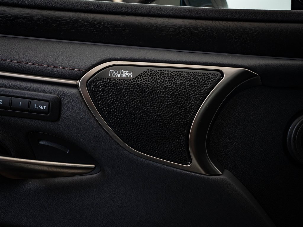 Certified 2025 Lexus ES 300h w/ Luxury Package image 26