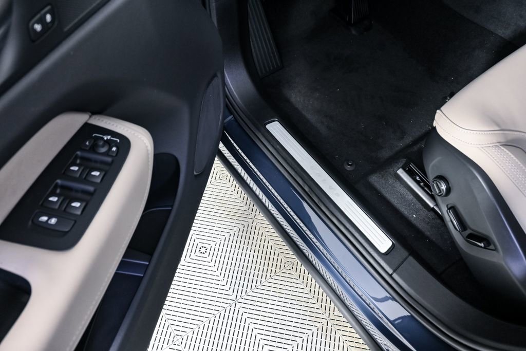 New 2026 Volvo XC60 T8 Core w/ Climate Package PRO image 7