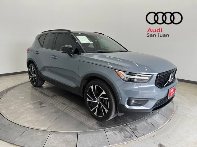 Used 2022 Volvo XC40 T4 R-Design w/ Advanced Package image 1