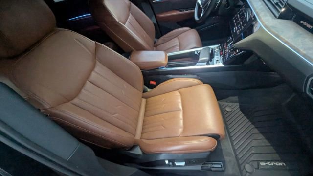 Used 2021 Audi e-tron Prestige image 18