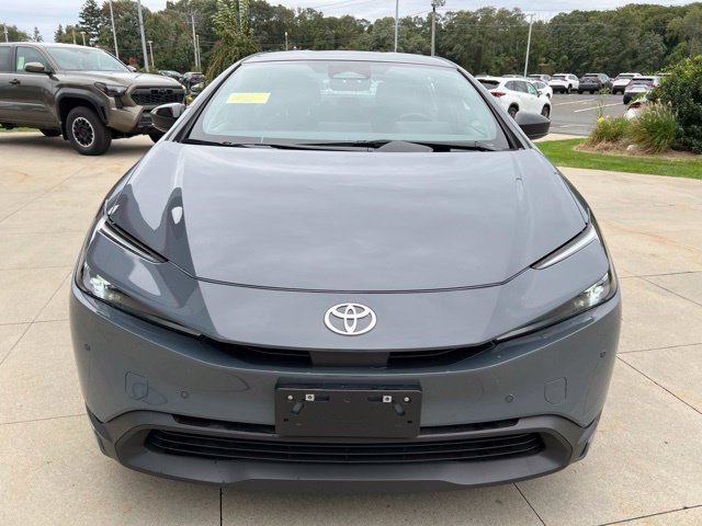 Used 2025 Toyota Prius LE FWD image 2