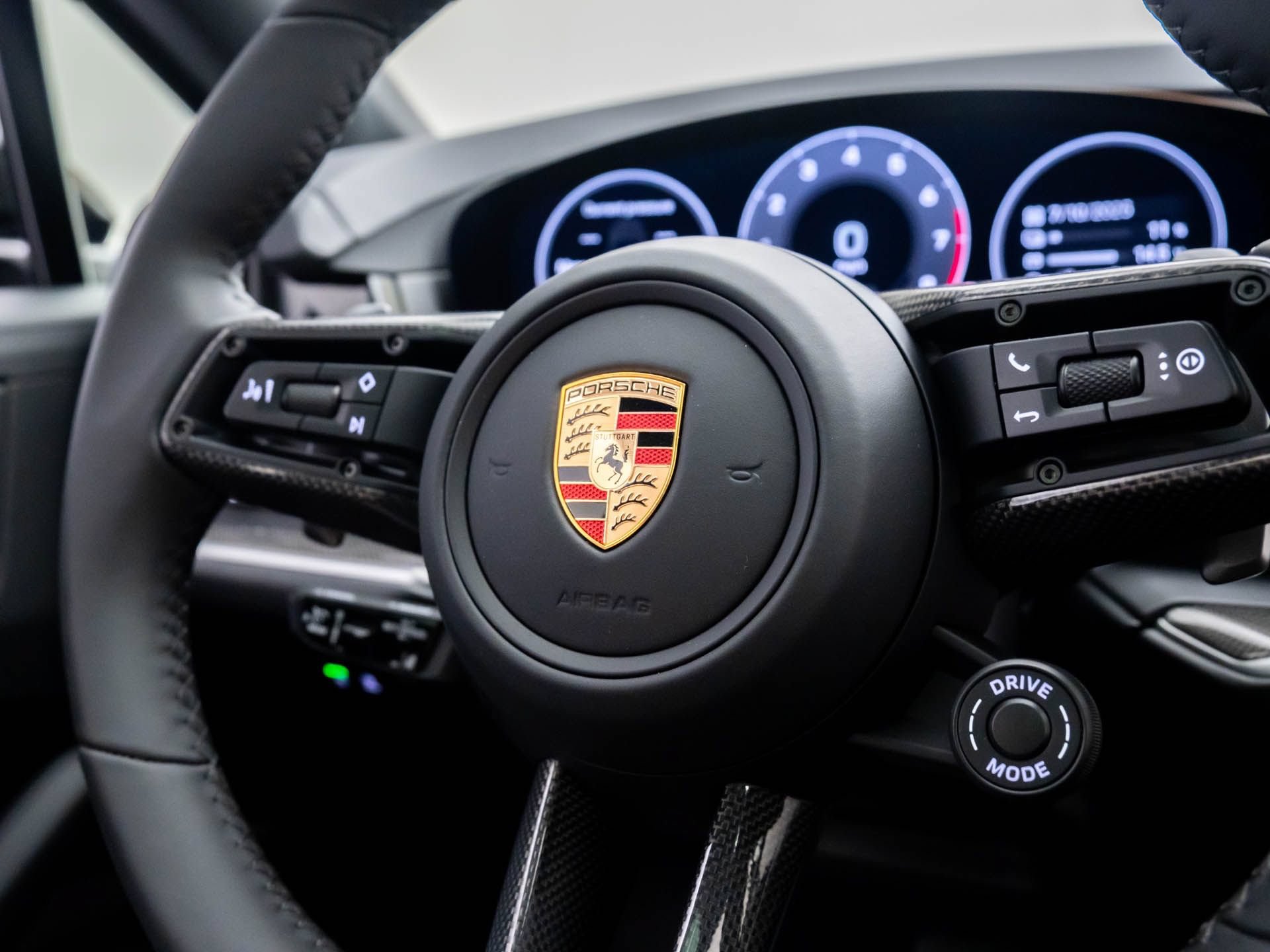 Certified 2025 Porsche Cayenne E-Hybrid Coupe AWD/4WD image 27