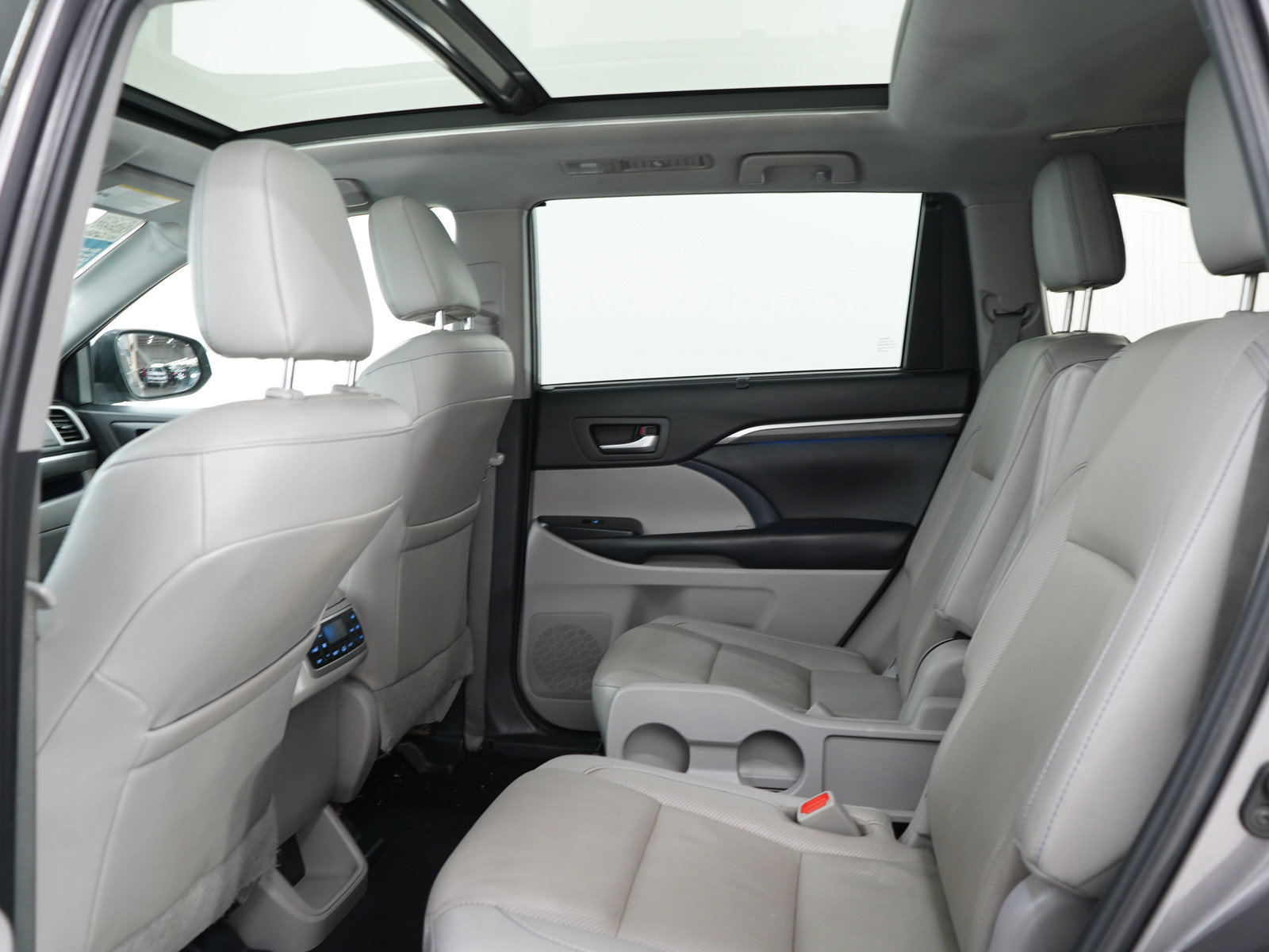 Used 2019 Toyota Highlander Limited Platinum AWD/4WD image 16