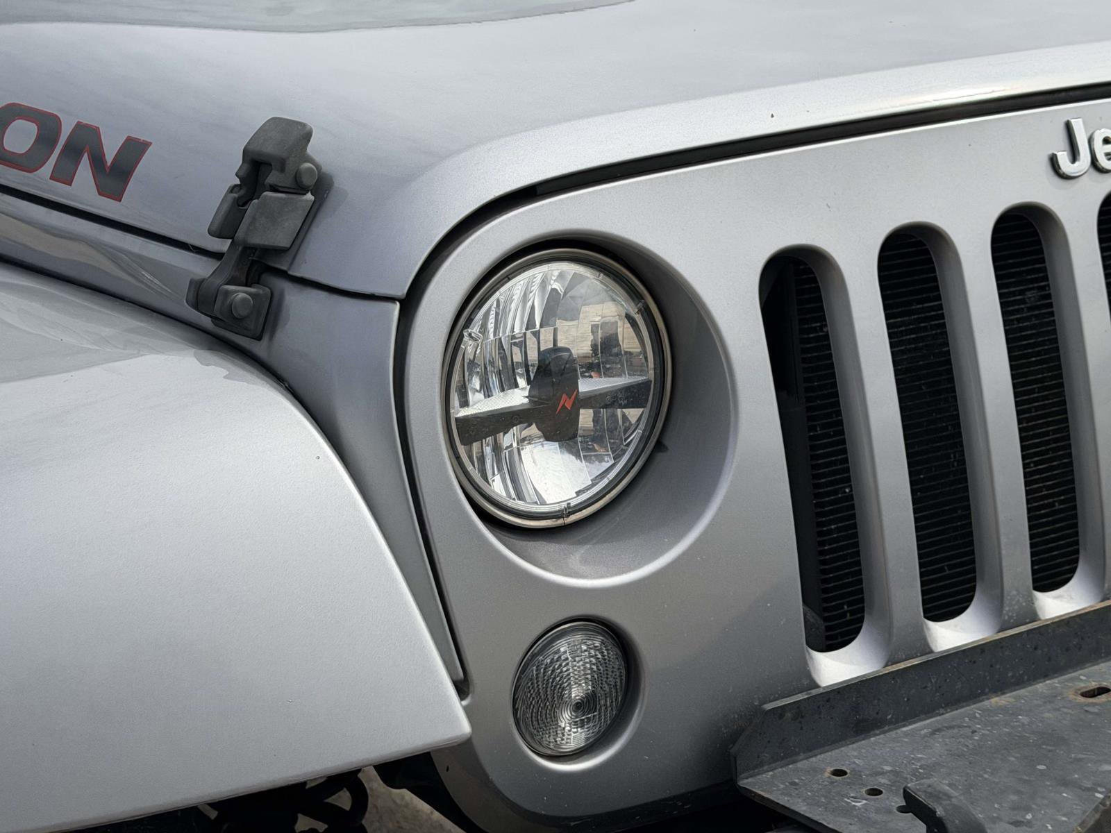 Used 2016 Jeep Wrangler Unlimited Rubicon w/ Dual Top Group AWD/4WD image 7