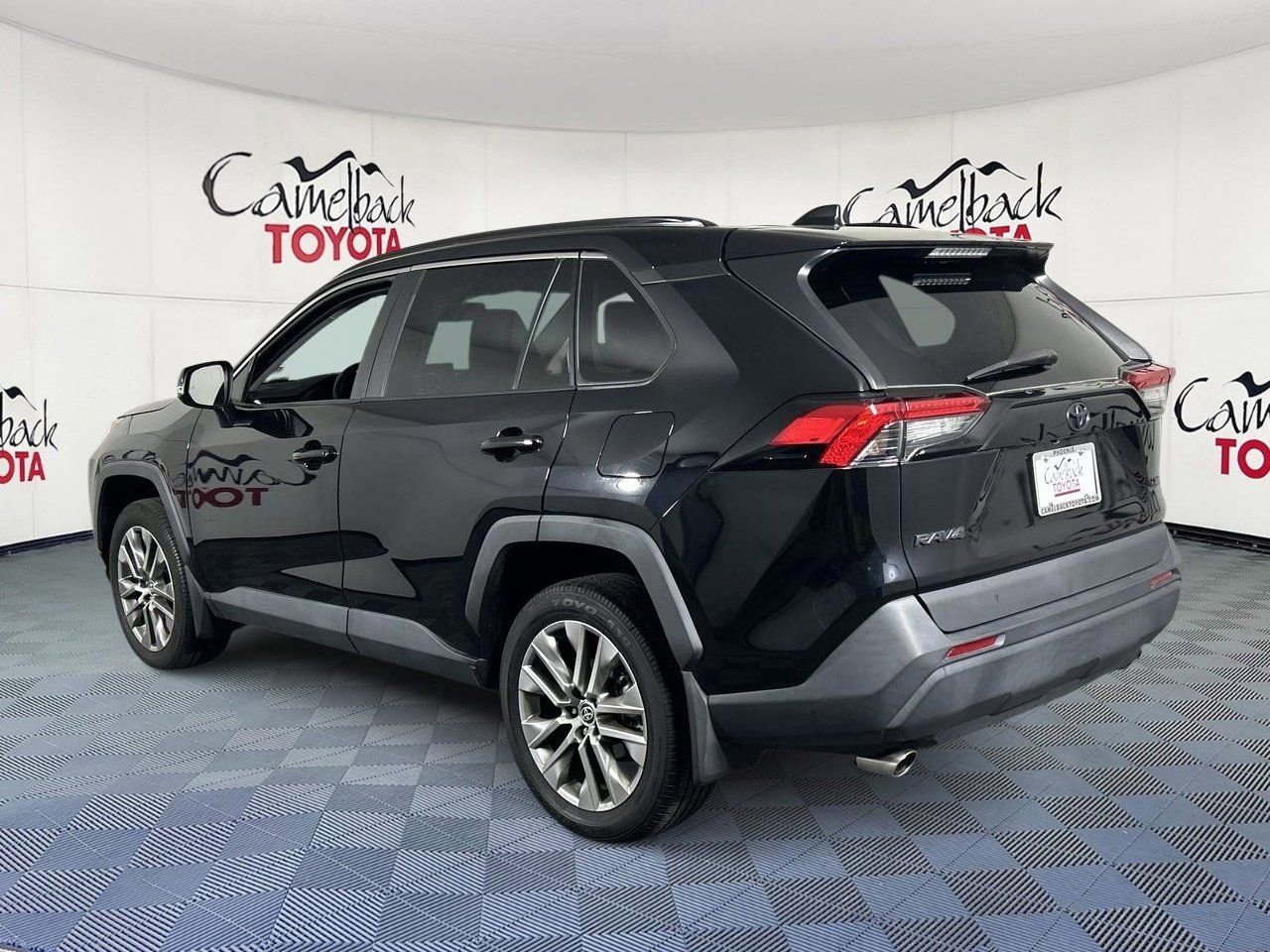 Used 2022 Toyota RAV4 XLE Premium FWD image 5