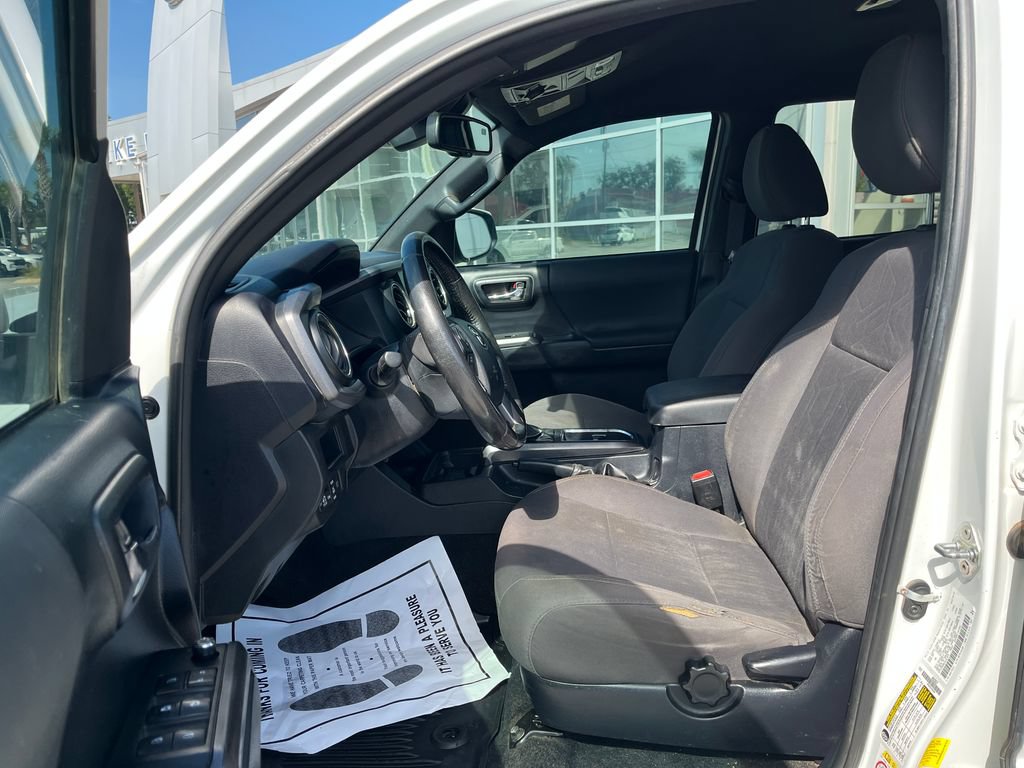 Used 2018 Toyota Tacoma TRD Off-Road AWD/4WD image 11