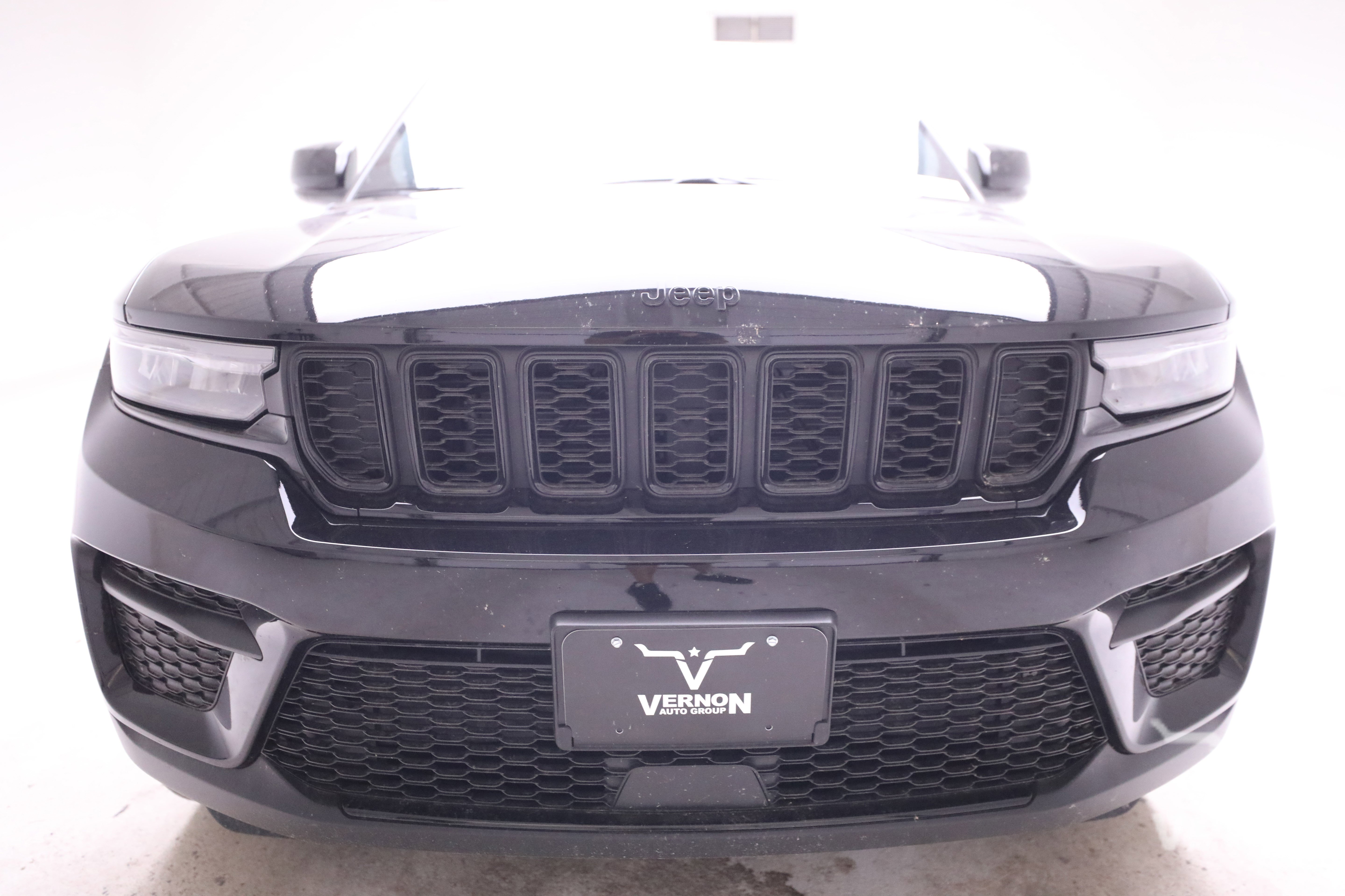 New 2025 Jeep Grand Cherokee Altitude image 8