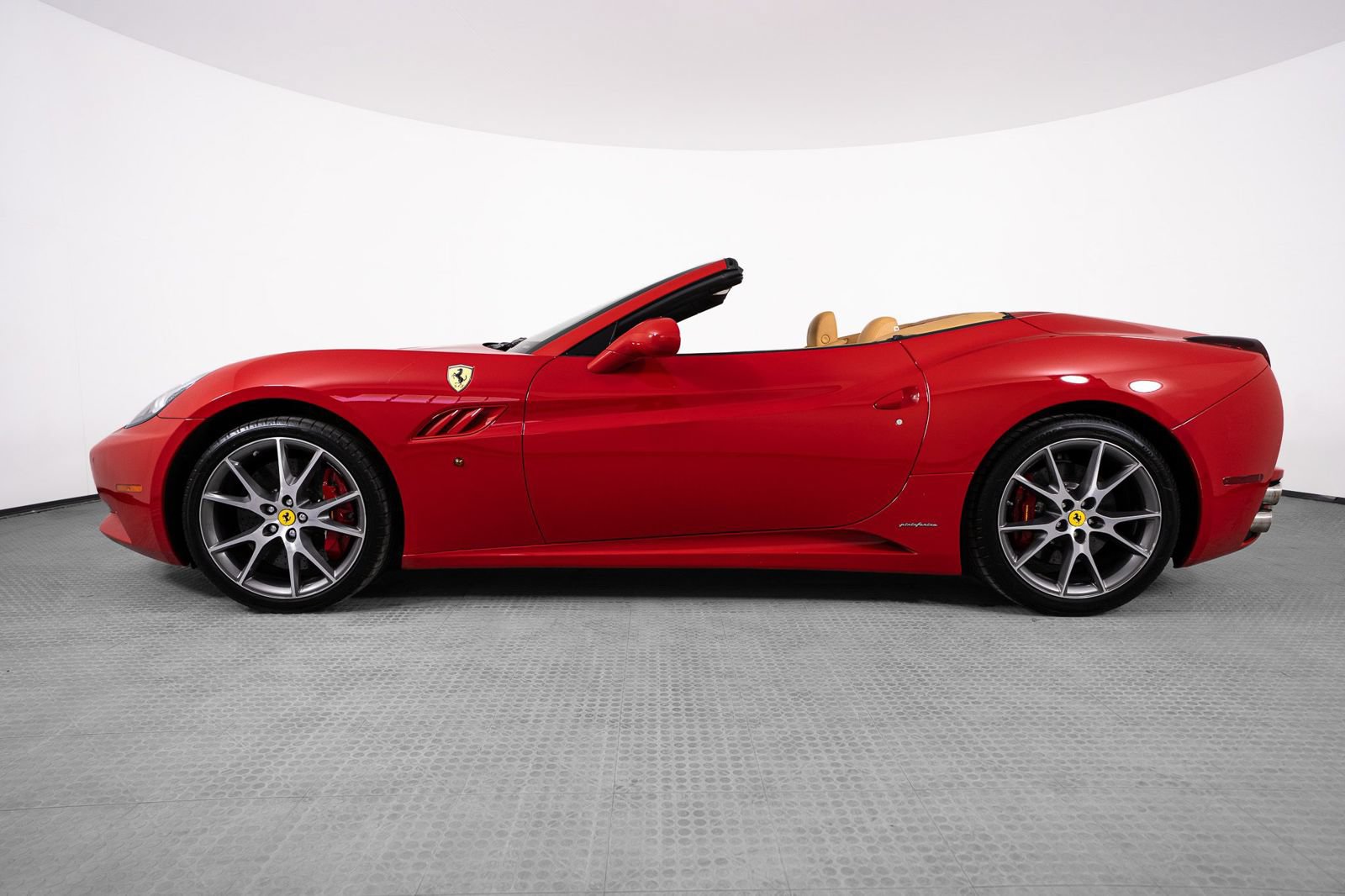Certified 2012 Ferrari California RWD image 2