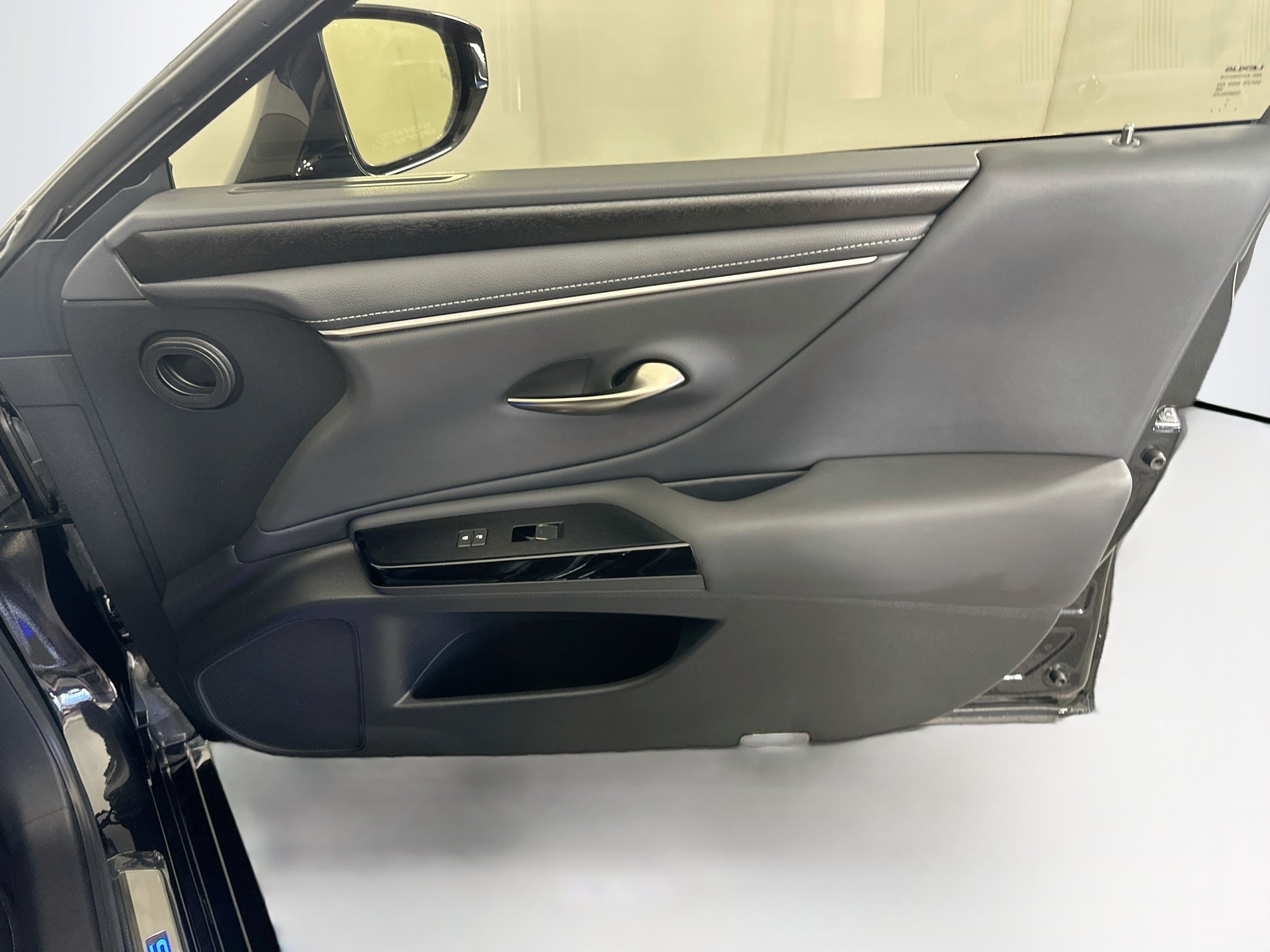 Used 2024 Lexus ES 300h w/ Premium Package FWD image 32