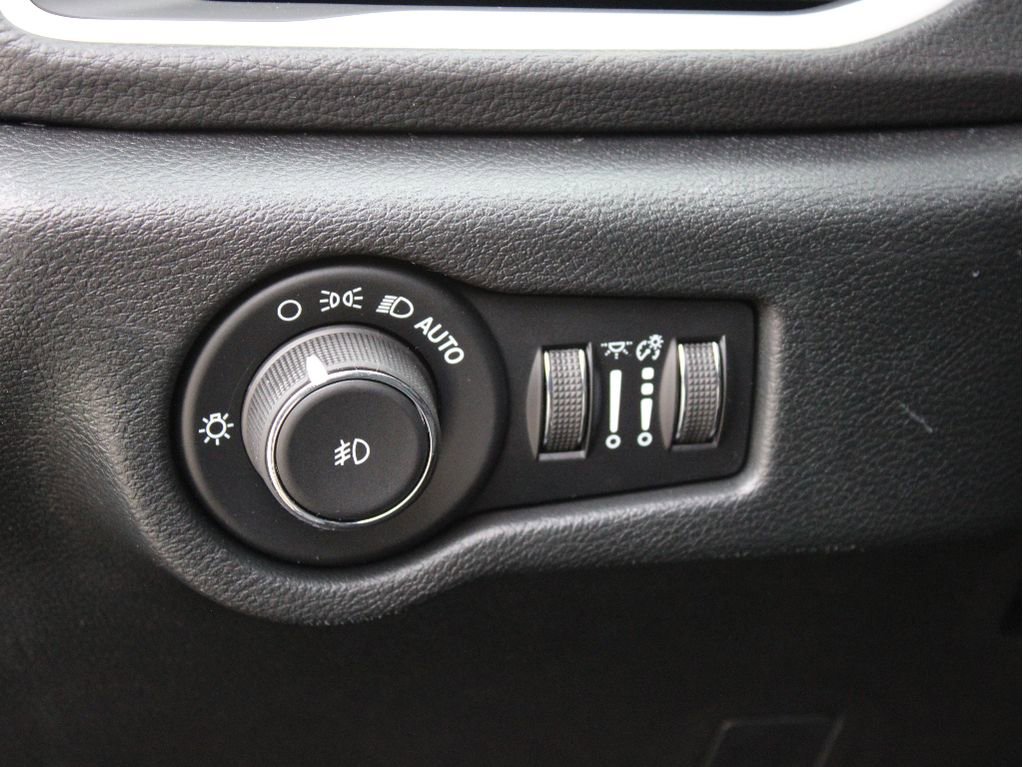 New 2026 Chrysler Pacifica Select image 13