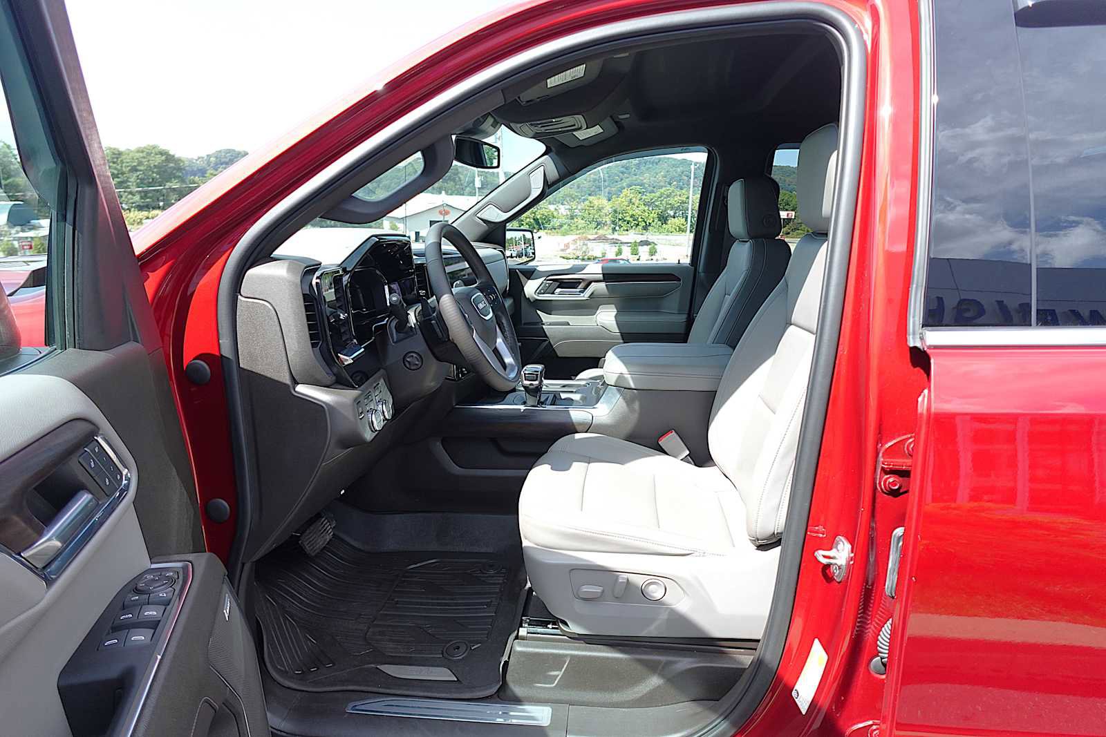 Used 2023 GMC Sierra 1500 SLT w/ SLT Premium Package AWD/4WD image 15