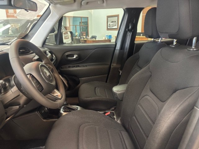 Used 2022 Jeep Renegade Latitude AWD/4WD image 12