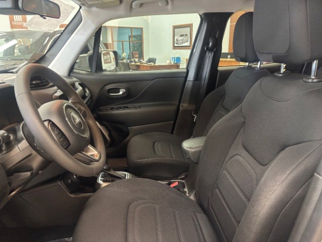 Used 2022 Jeep Renegade Latitude image 12