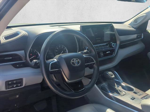 Used 2021 Toyota Highlander Limited FWD image 10
