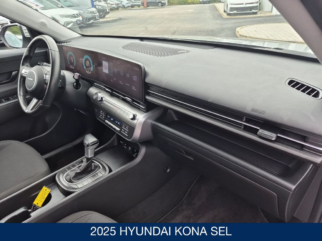 Certified 2025 Hyundai Kona SEL AWD/4WD image 31
