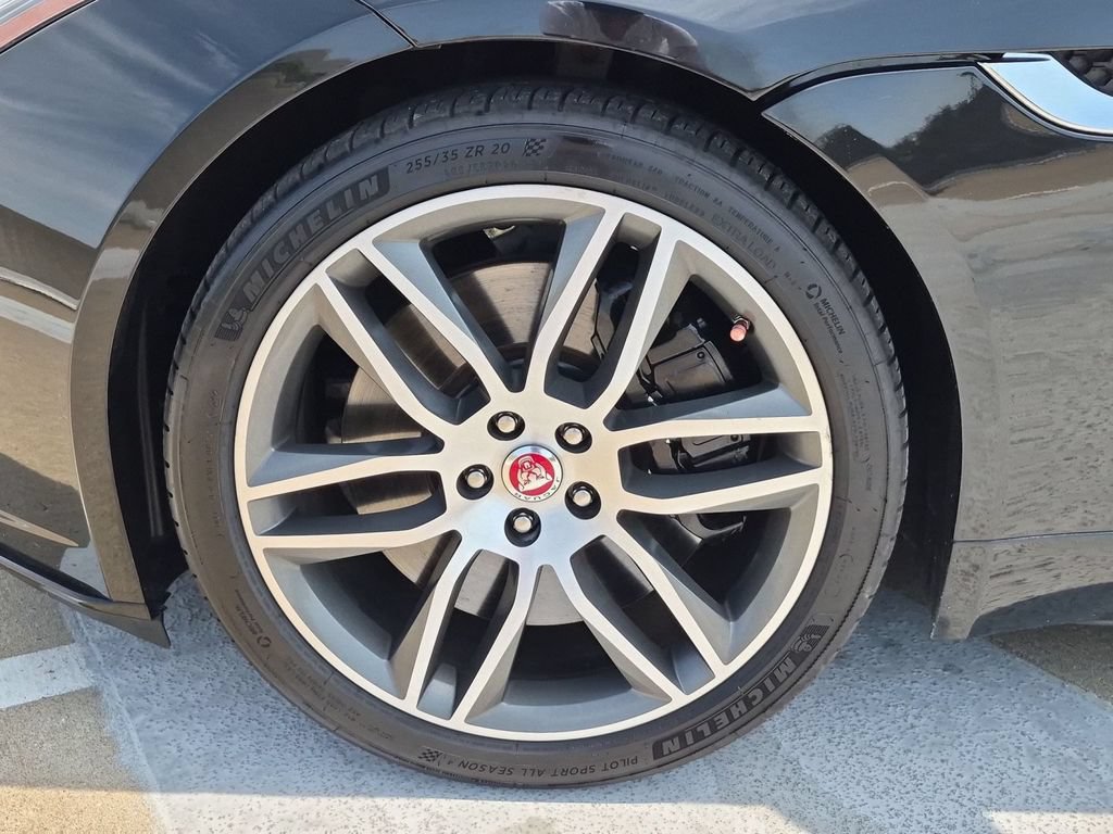 Used 2019 Jaguar F-TYPE R-Dynamic AWD/4WD image 19