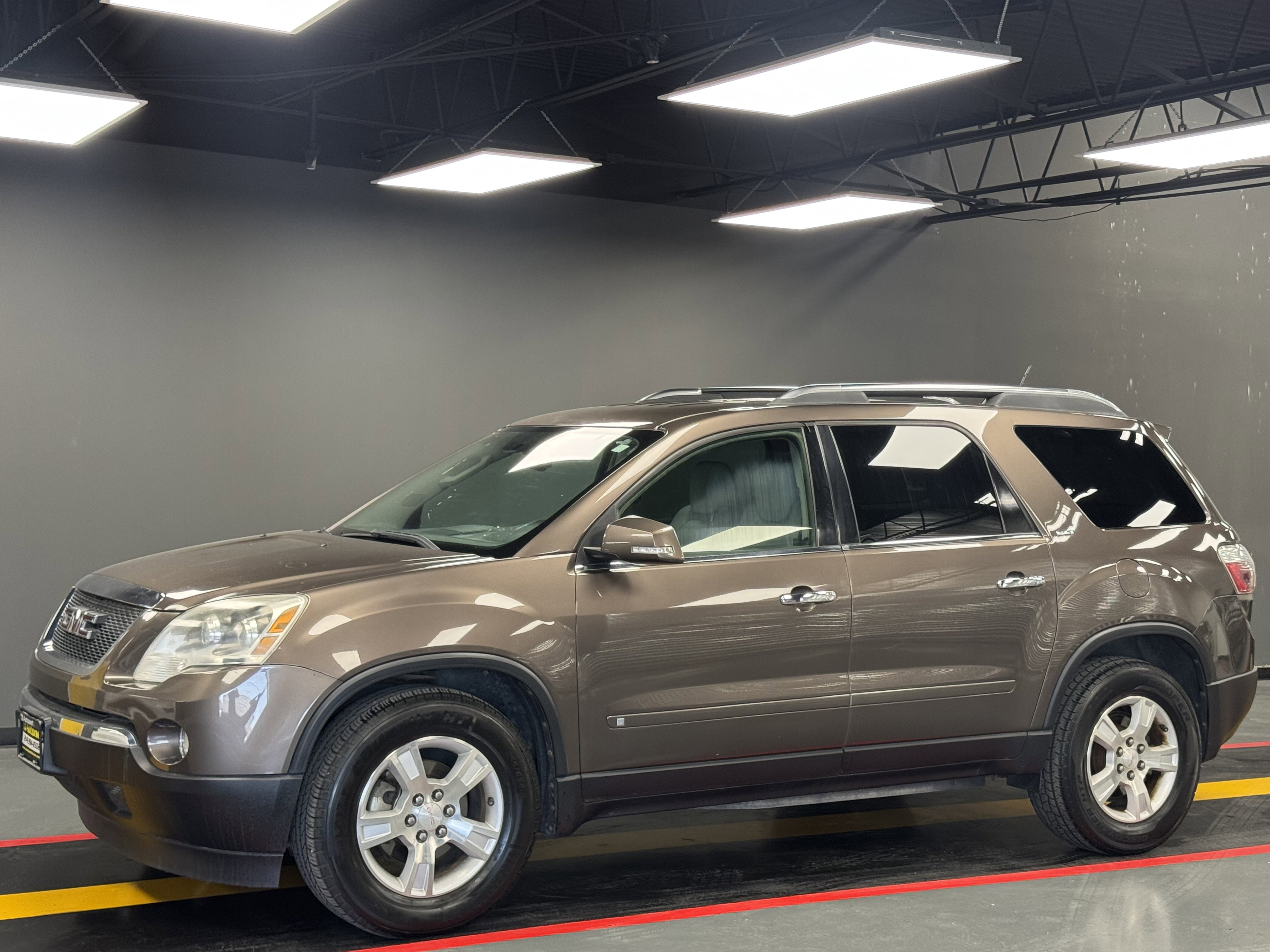 Used 2009 GMC Acadia SLT image 1