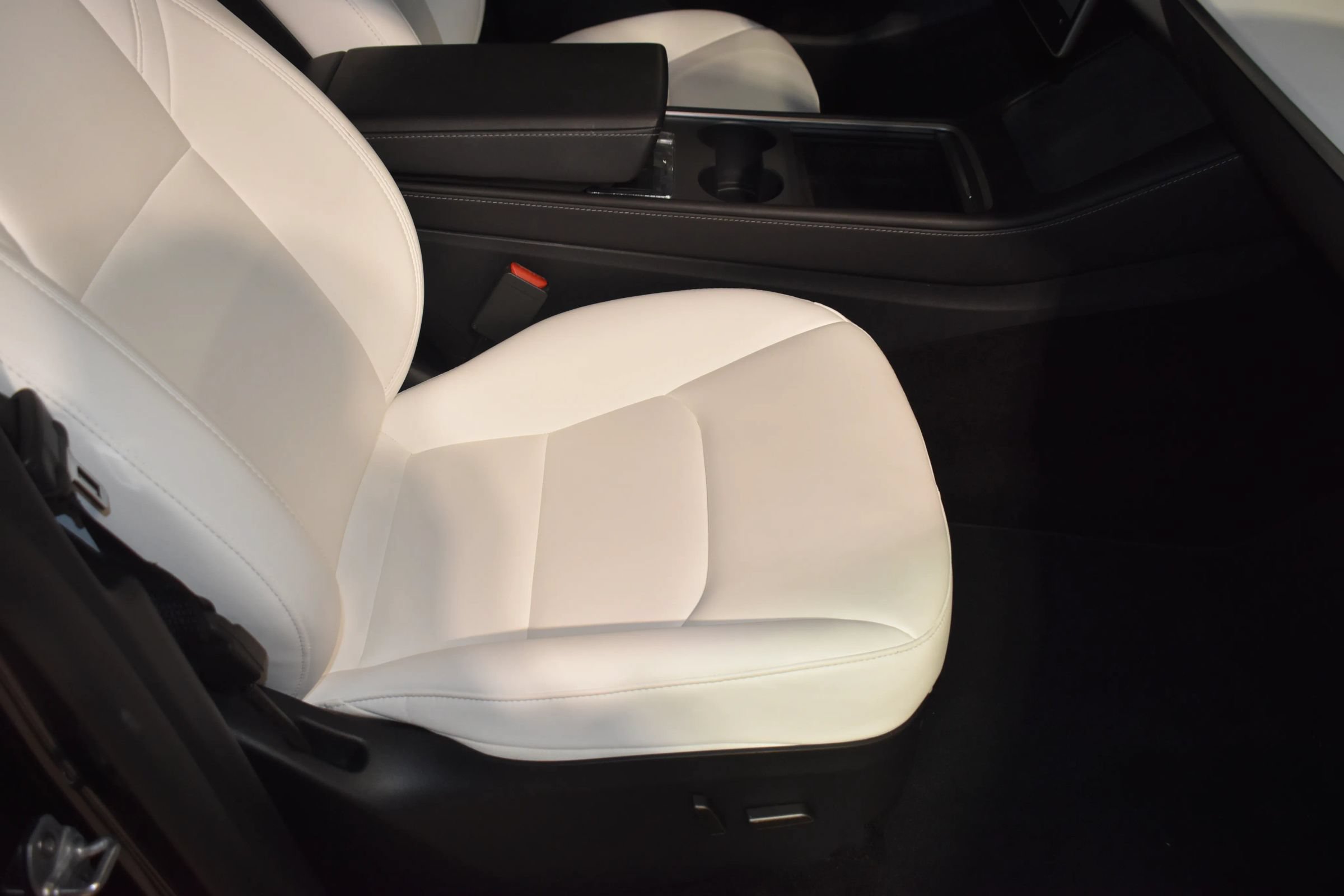 Used 2024 Tesla Model Y Performance AWD/4WD image 14