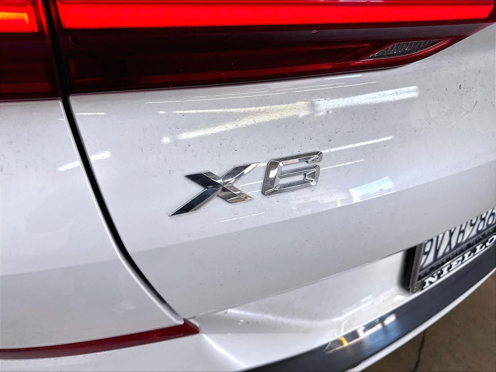 Used 2022 BMW X6 xDrive40i w/ M Sport Package AWD/4WD image 11