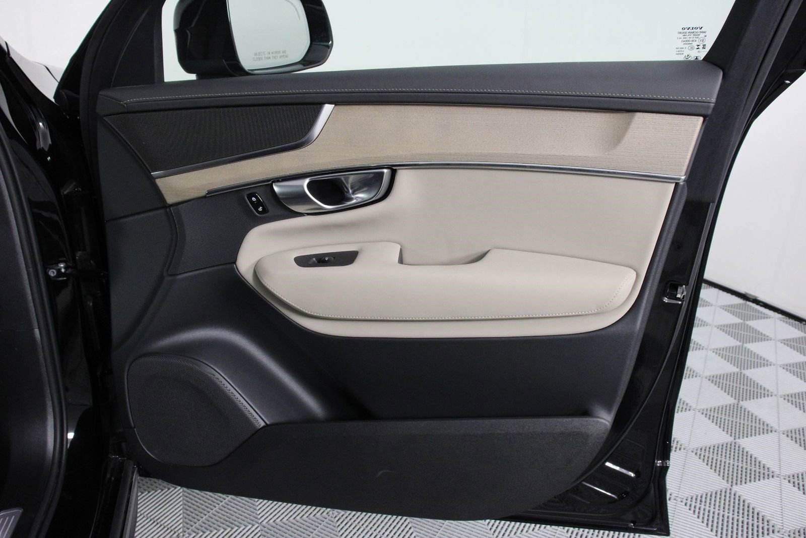 Certified 2025 Volvo XC90 T8 Plus AWD/4WD image 21