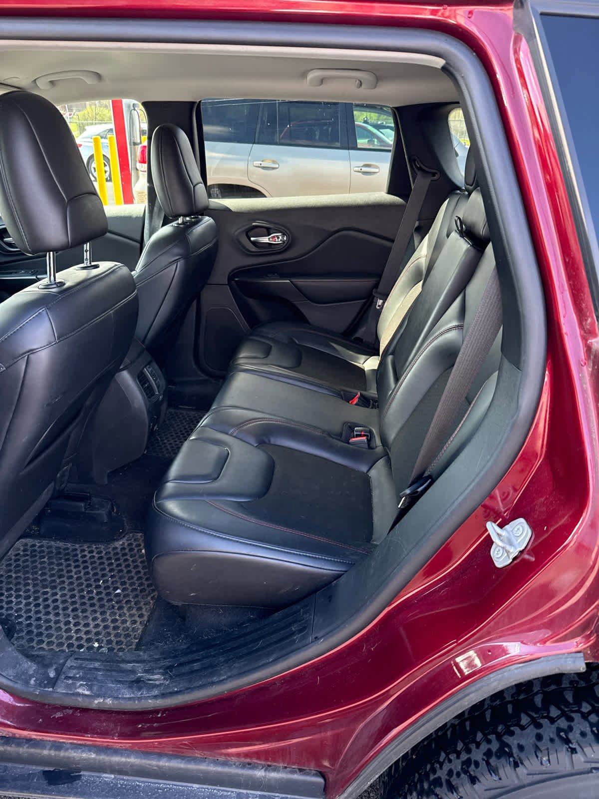 Used 2021 Jeep Cherokee Trailhawk AWD/4WD image 5
