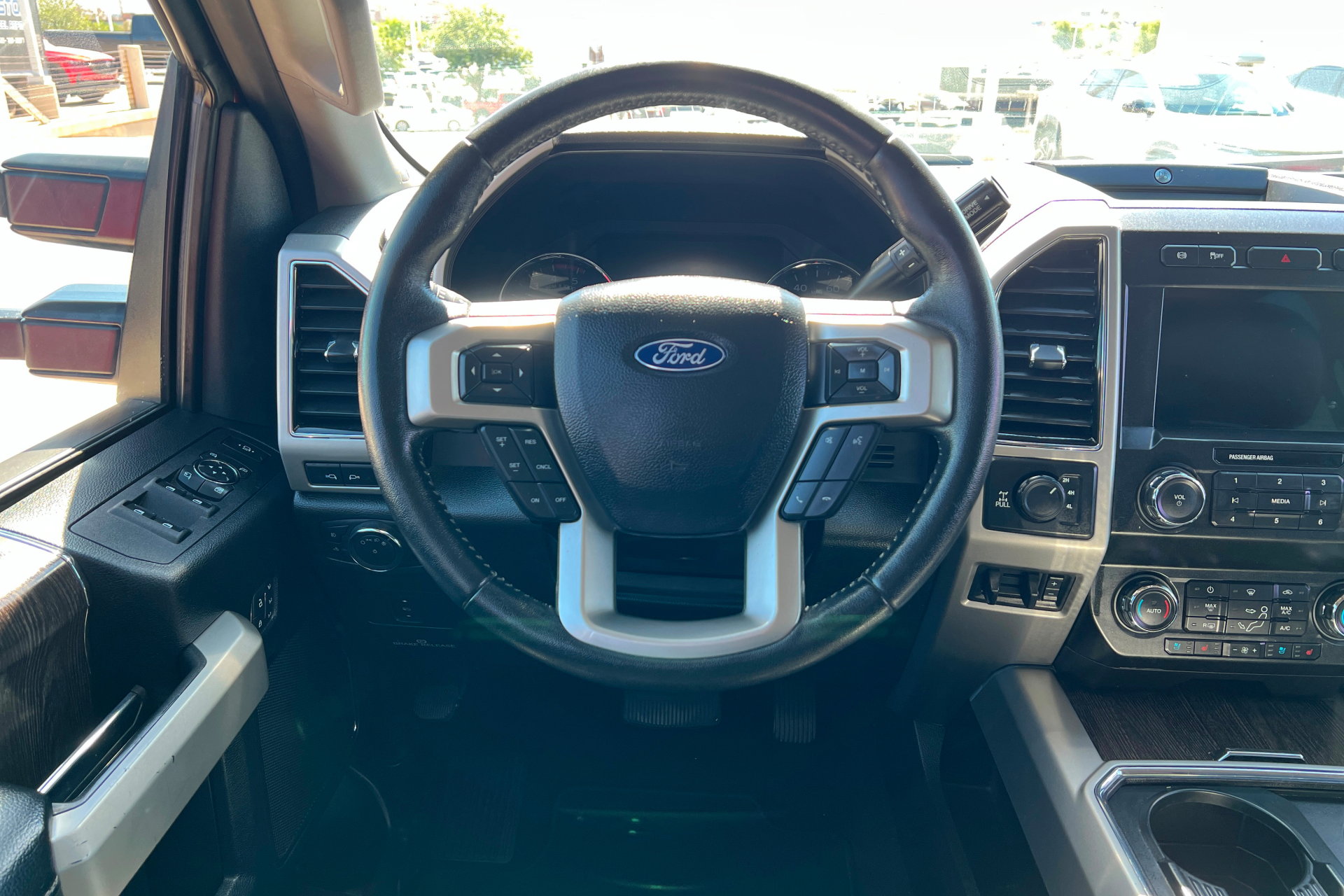 Used 2020 Ford F250 Lariat w/ Lariat Value Package AWD/4WD image 12