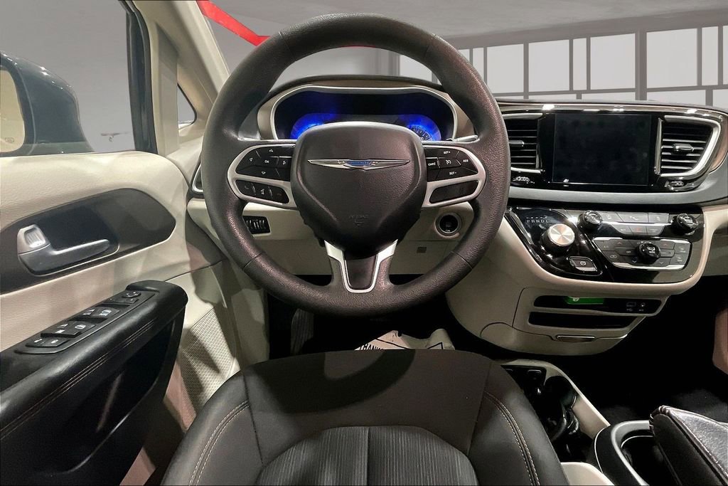 Used 2018 Chrysler Pacifica Touring Plus image 5