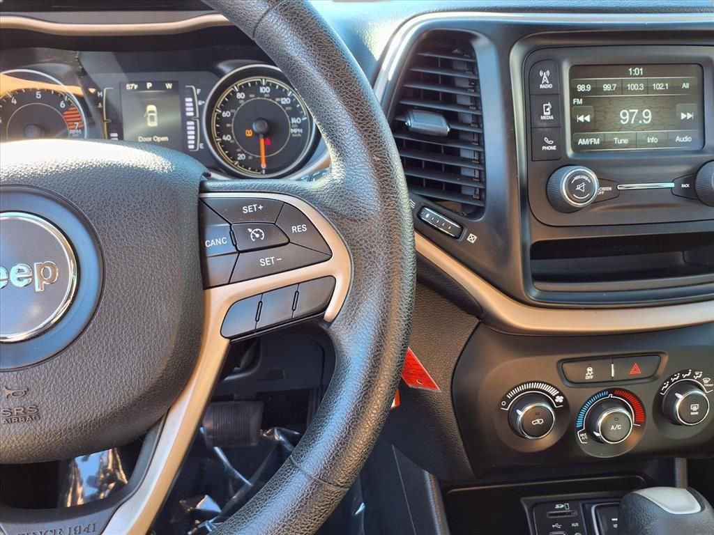 Used 2016 Jeep Cherokee Sport image 11