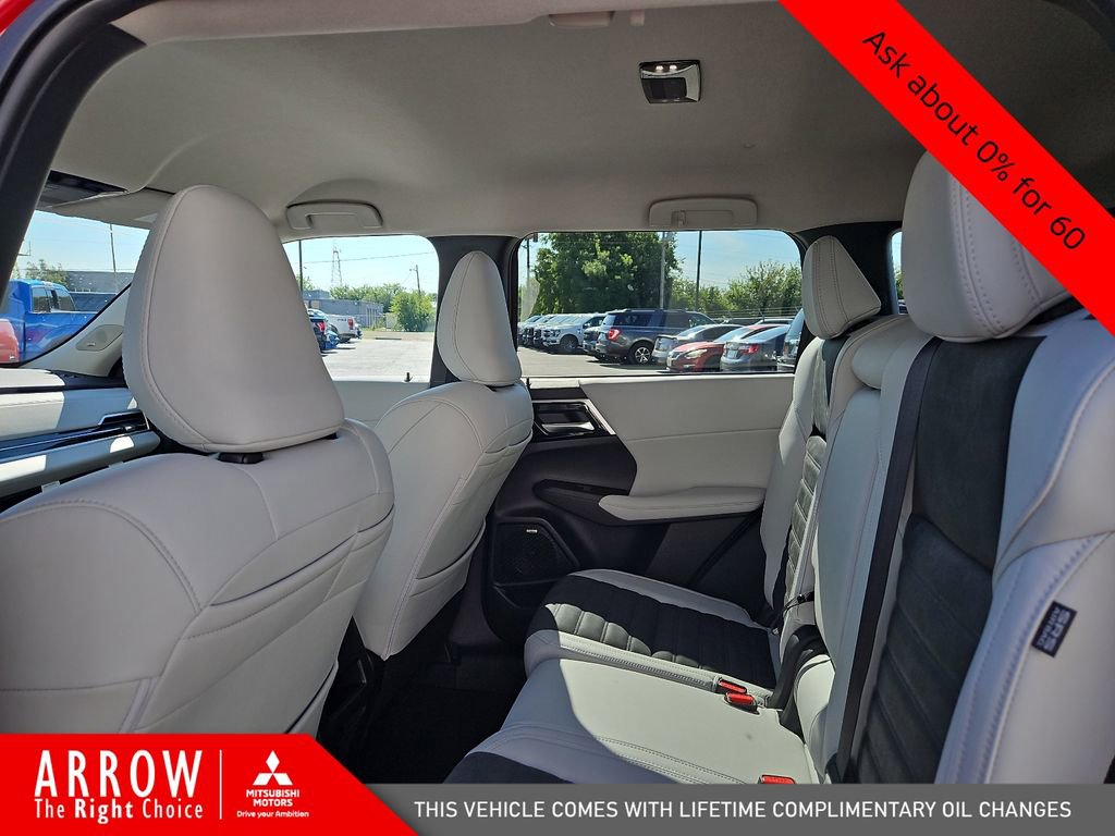 New 2025 Mitsubishi Outlander SE image 19