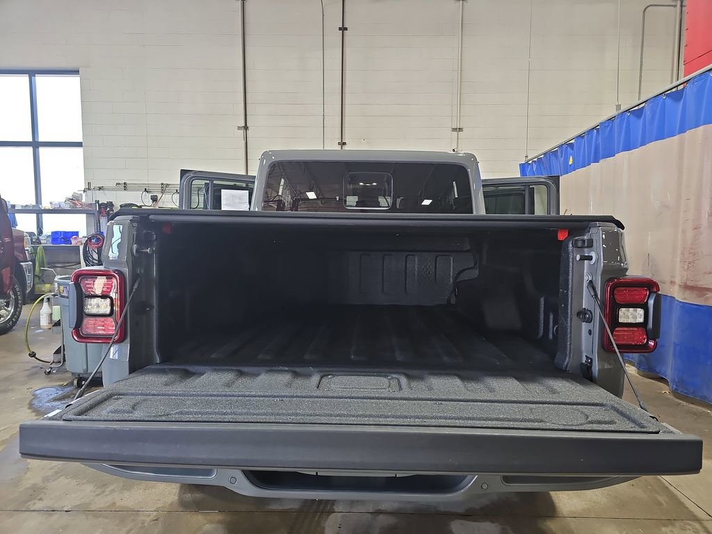 Certified 2022 Jeep Gladiator Overland image 12