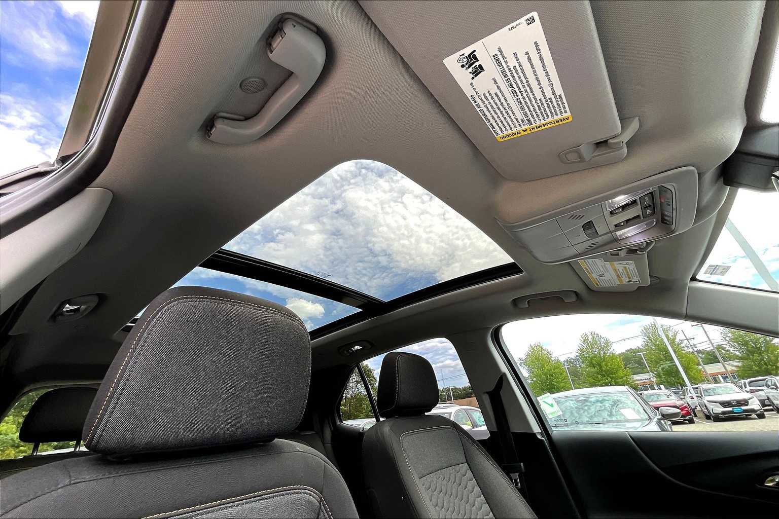 Used 2020 Chevrolet Equinox LT image 22