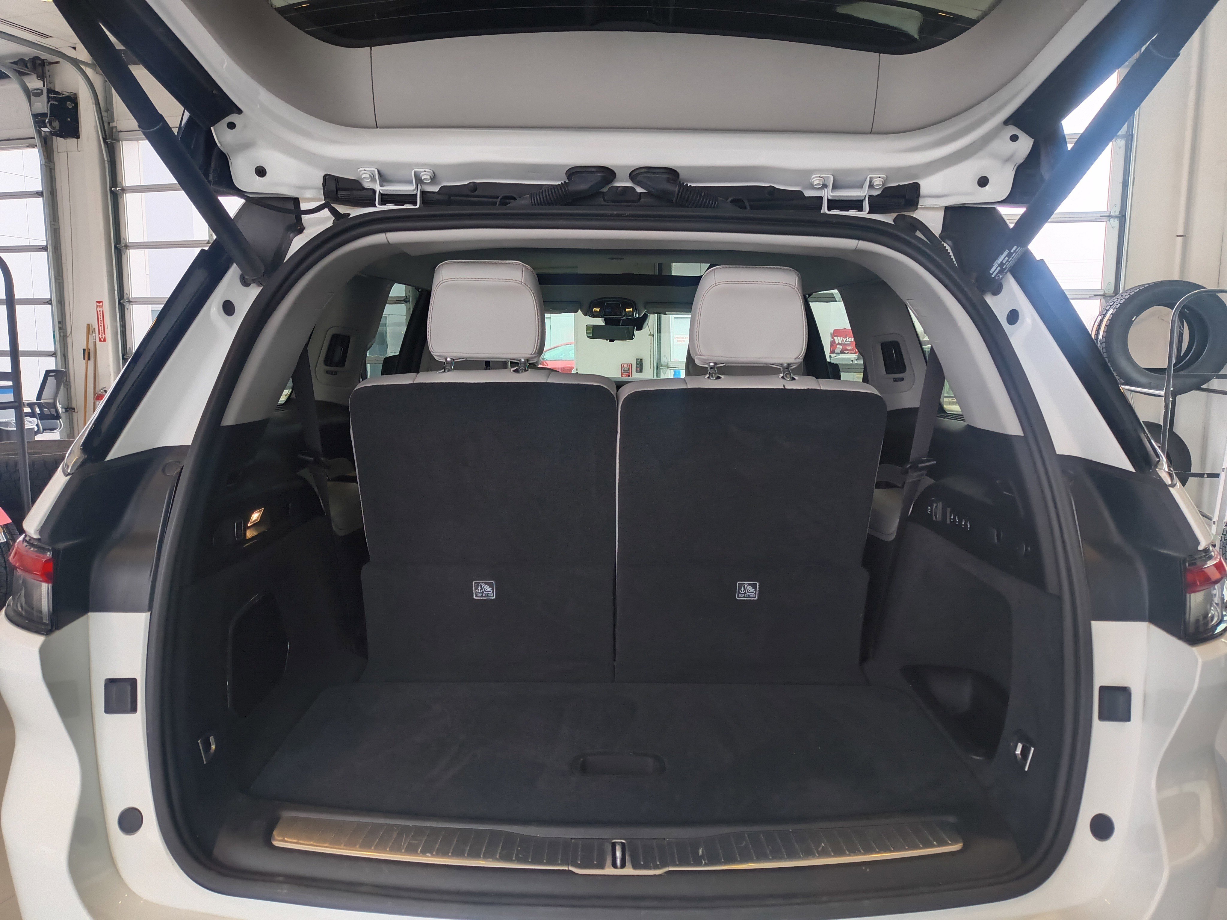 Used 2023 Jeep Grand Cherokee L Overland w/ Luxury Tech Group IV image 7