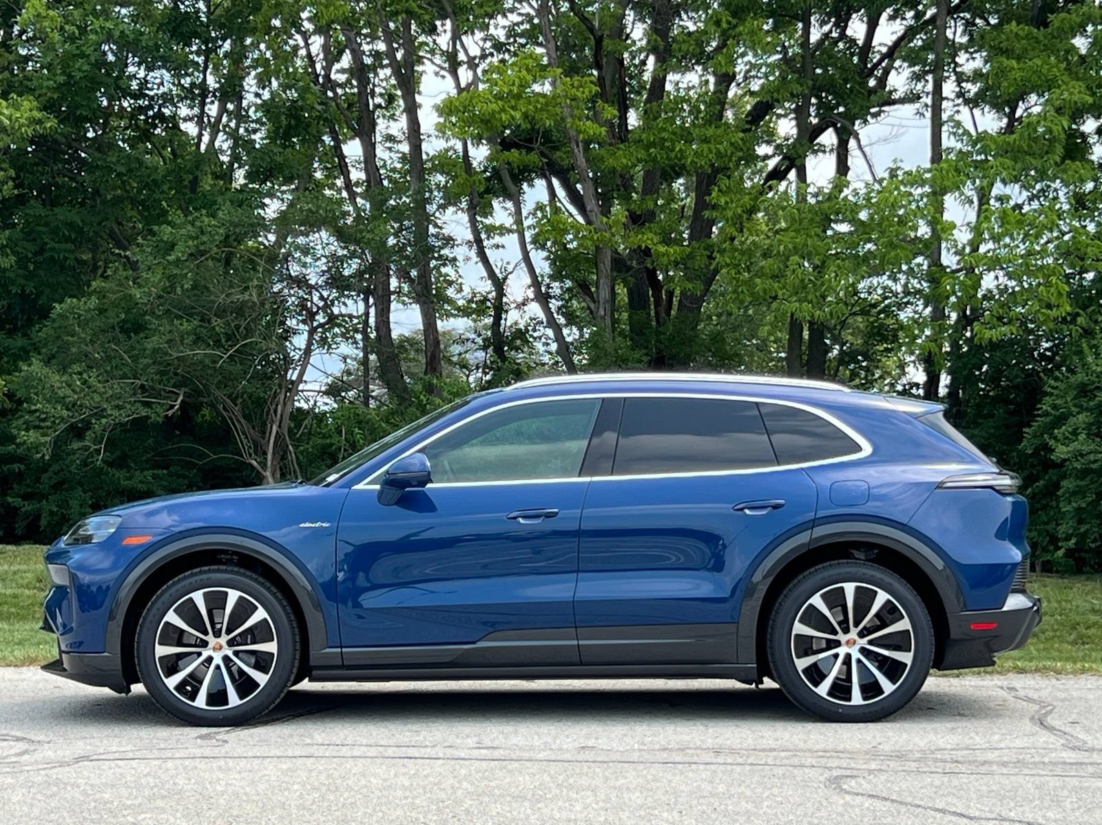 New 2026 Porsche Cayenne Electric AWD/4WD image 2