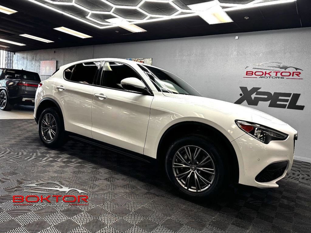 Used 2023 Alfa Romeo Stelvio Sprint image 1