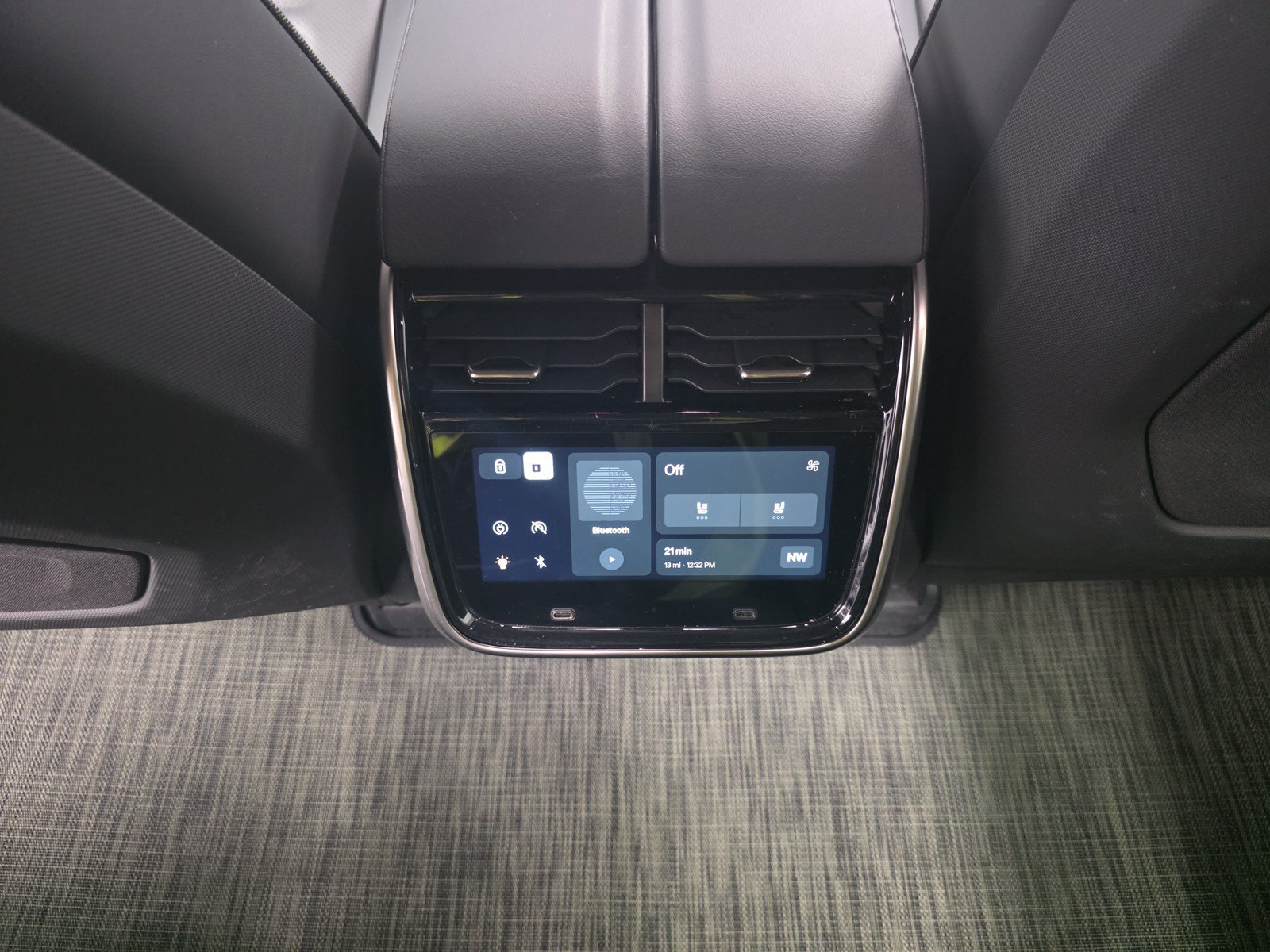 Used 2024 Rivian R1S Adventure AWD/4WD image 30