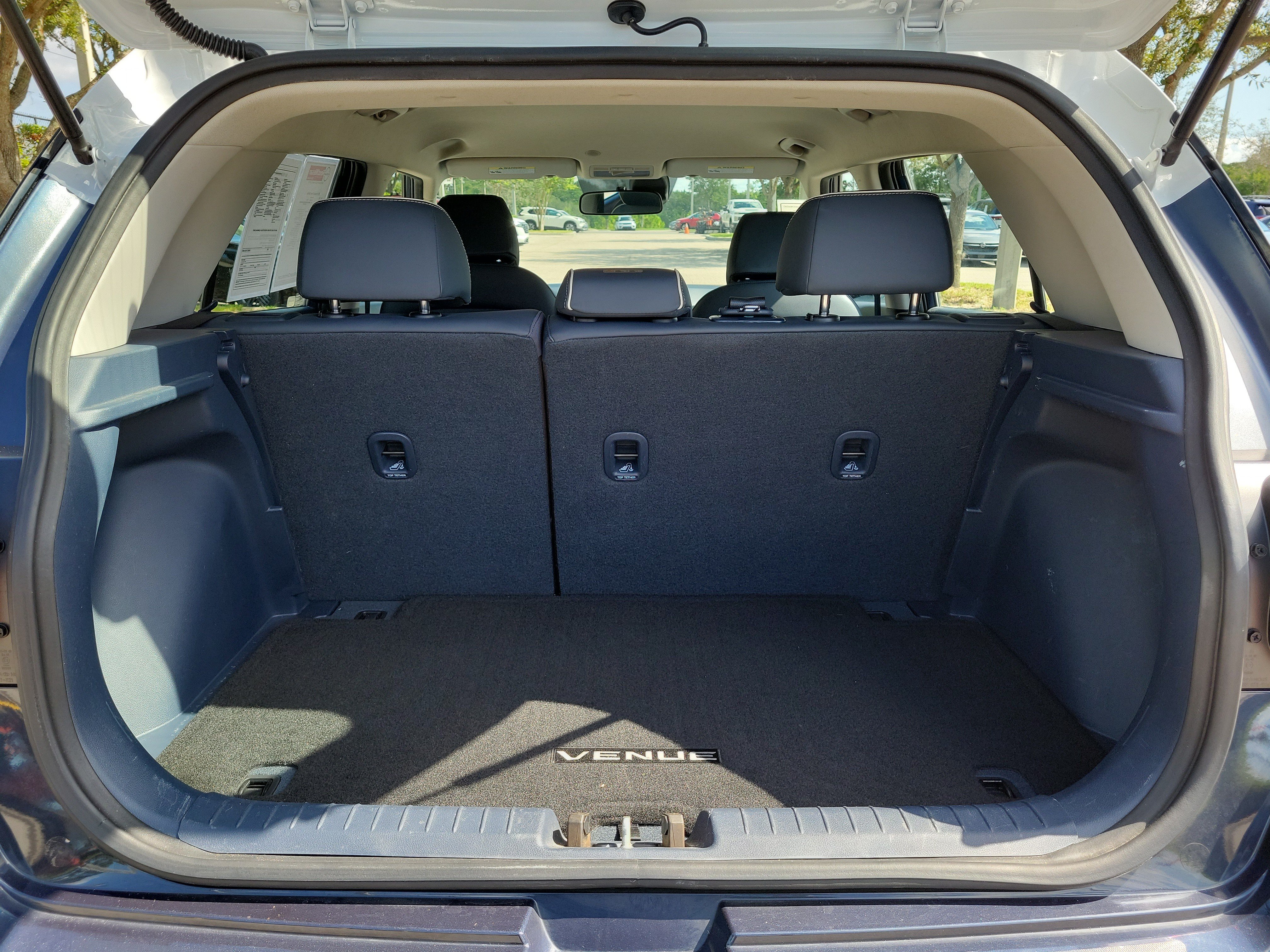 Used 2020 Hyundai Venue FWD image 11