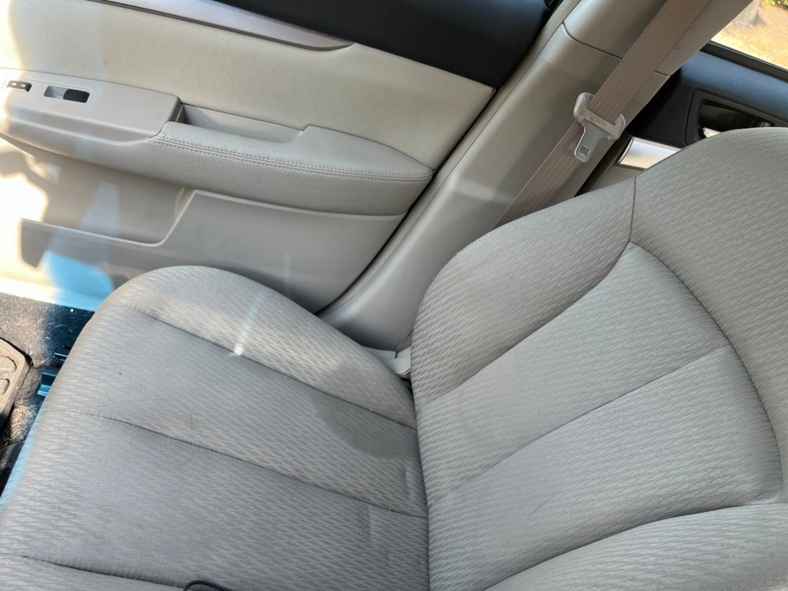 Used 2010 Subaru Legacy 2.5i Premium AWD/4WD image 14