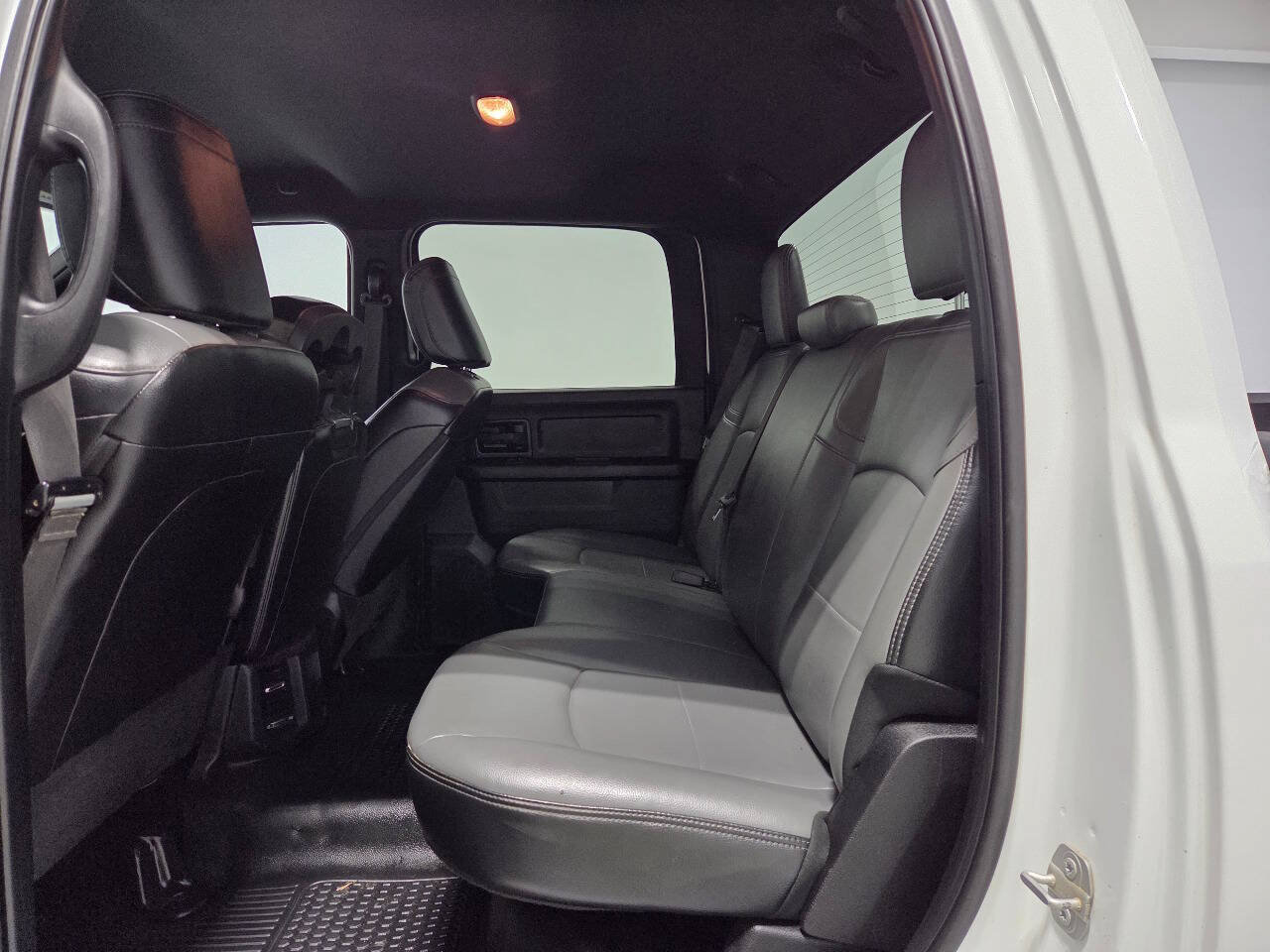 Used 2022 RAM 2500 Tradesman w/ Chrome Appearance Group AWD/4WD image 14
